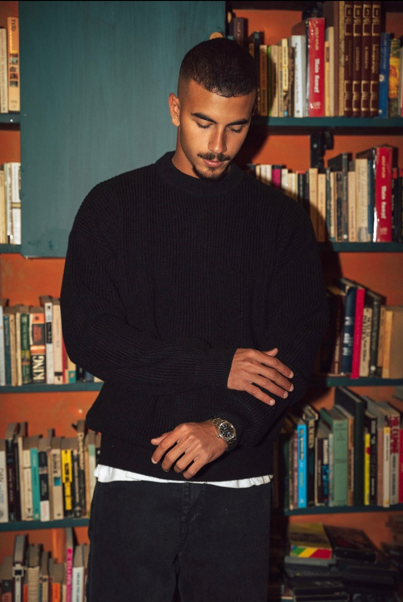 Black knitted crewneck