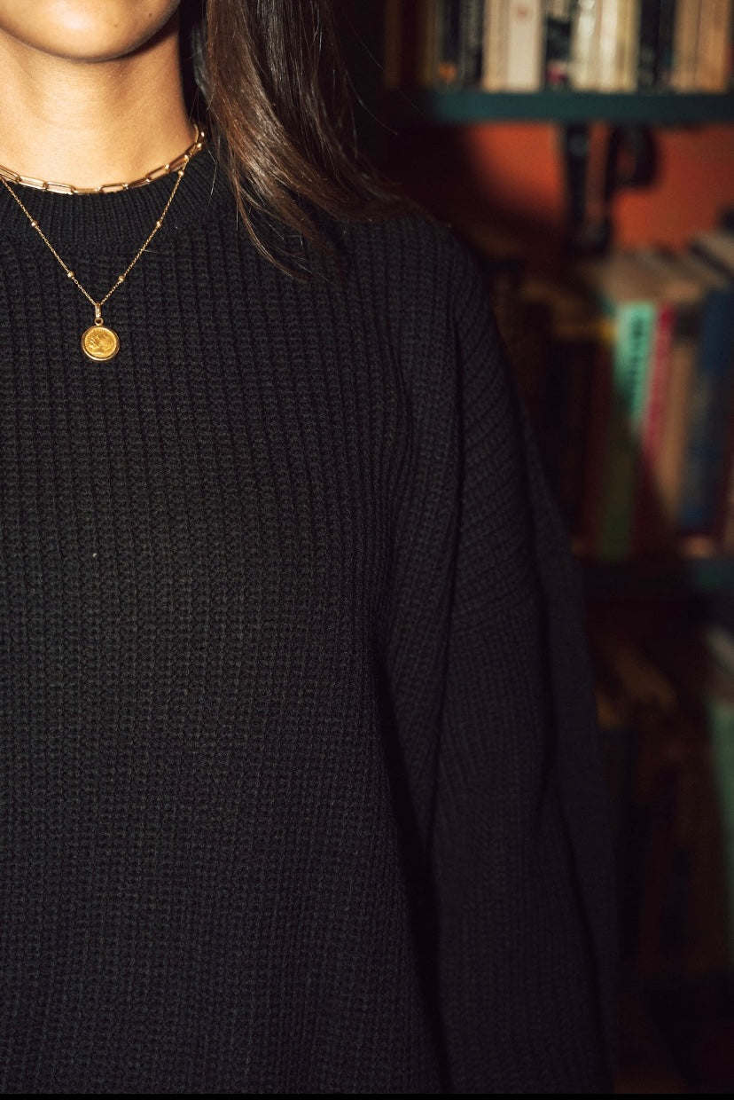 Black knitted crewneck