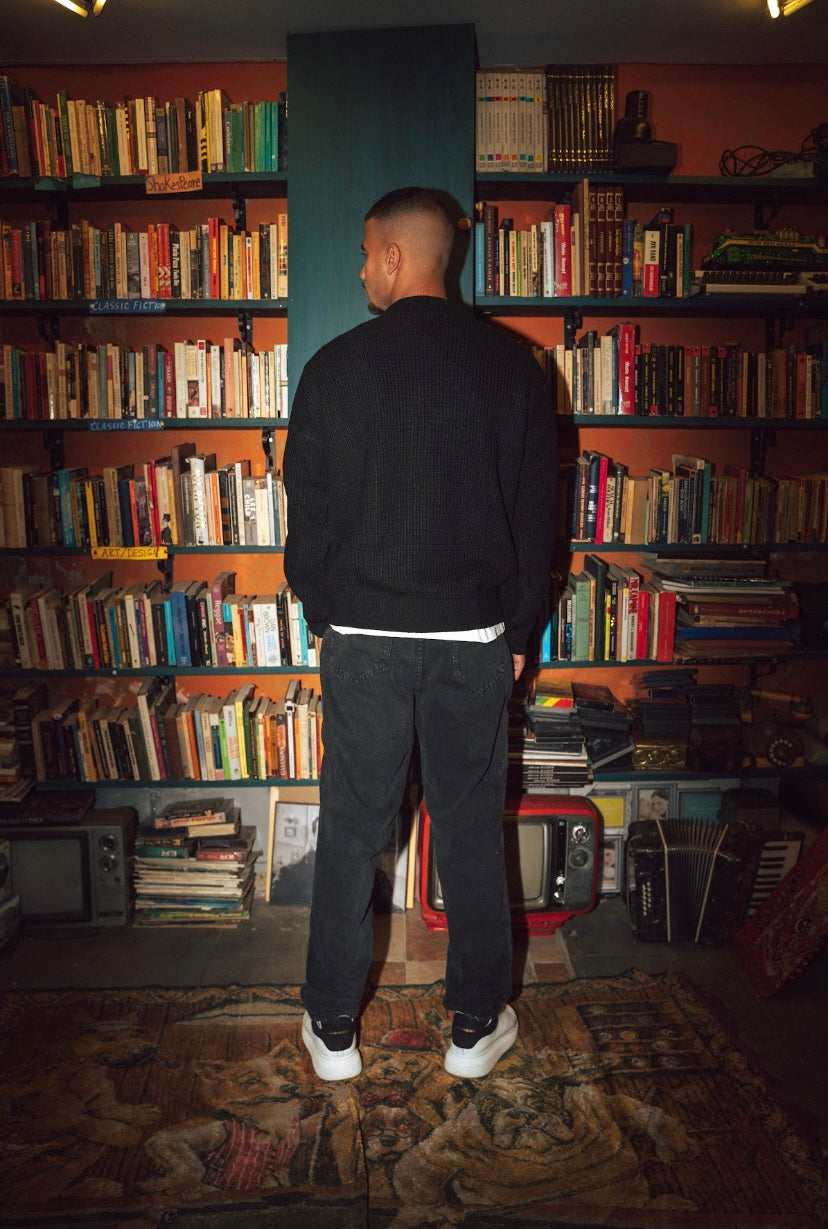 Black knitted crewneck